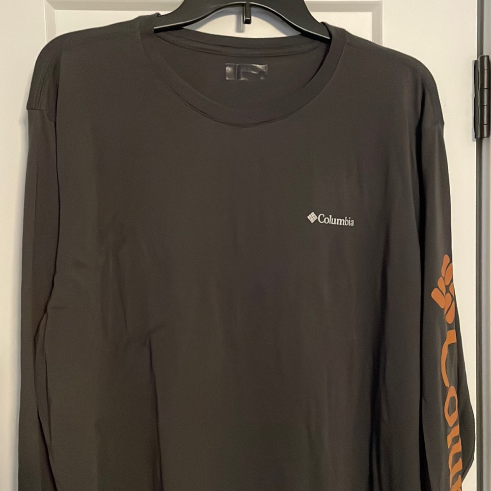 Columbia Men’s Large Grey  Graphic Long Sleeve T-Shirt
